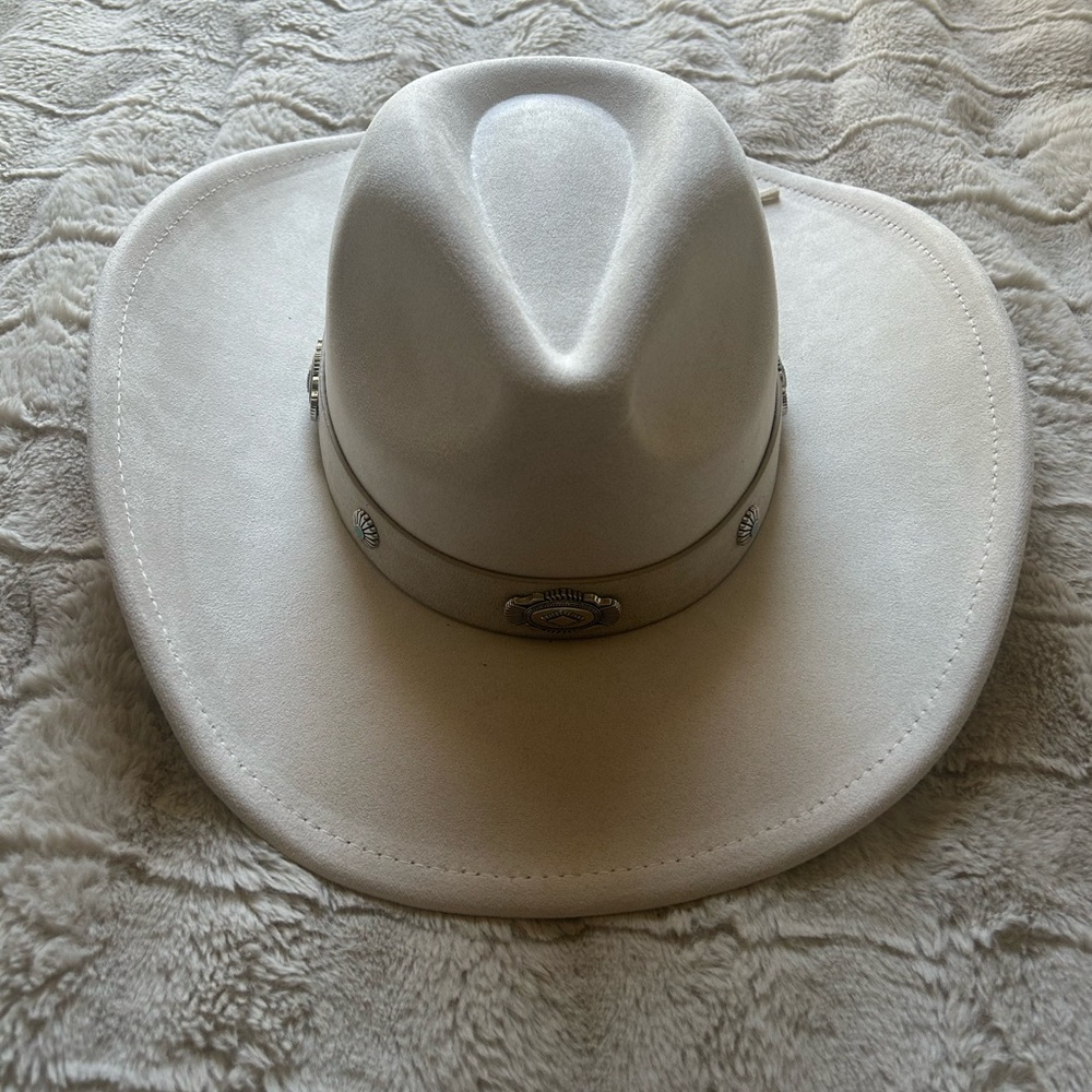 Women’s Cream Western Felt Cowboy Hat with Concho Band